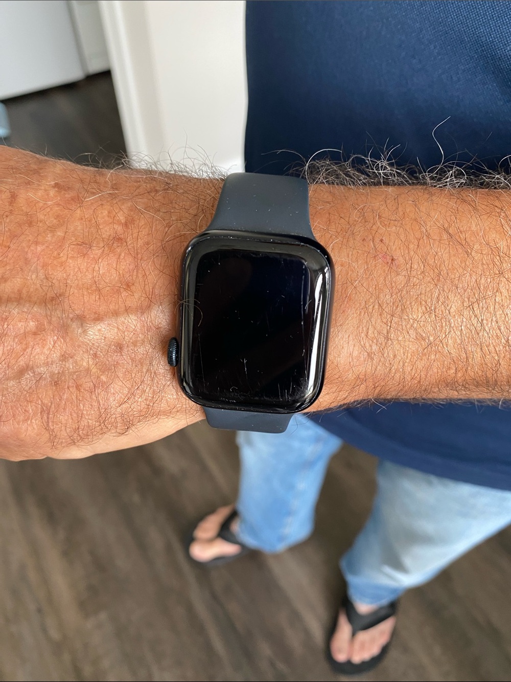 Elegant Black Smartwatch with Silicone Band - Picture 6 of 7